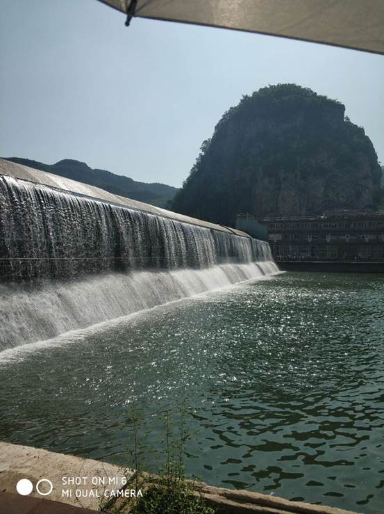 鞍山市天乙門窗有限公司組織全體員工開展了每年一度的“清涼夏日游”團(tuán)建活動(dòng)(圖5) 鞍山市天乙門窗有限公司組織全體員工開展了每年一度的“清涼夏日游”團(tuán)建活動(dòng)(圖5)